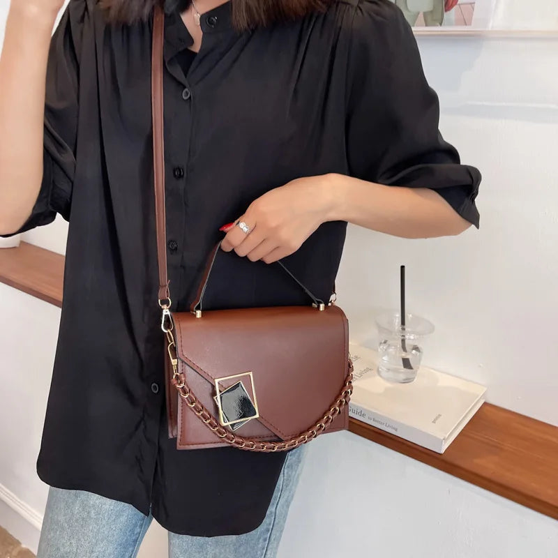  Stylish women’s retro leather shoulder bag crafted for elegance and durability.